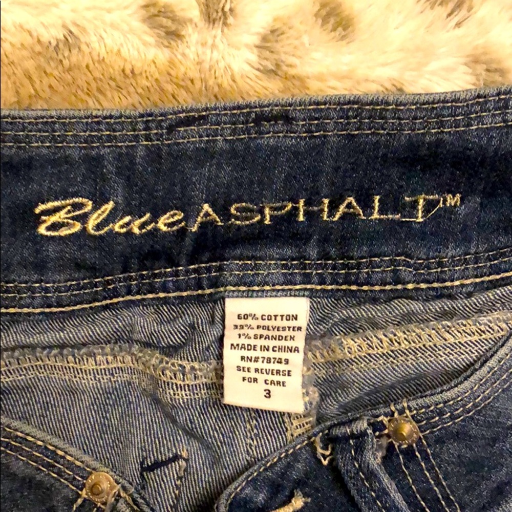 Shorts - Picture 3 of 3